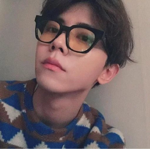 戚泰蓝发